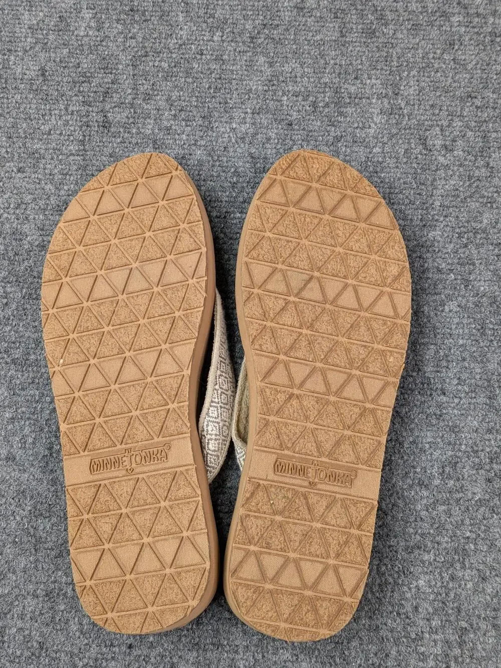 Minnetonka Sandals Shoes Womens 9 Beige Flip Flop Woven Geometric Comfort